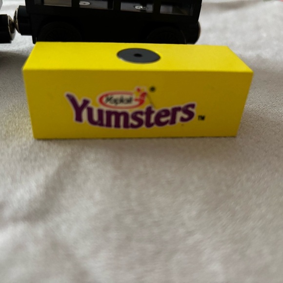 2004 SALTYthe WOODEN TRAIN w/ YOPLAIT YUMSTER CARGO  (Retired) BRAND NEW RARE - Picture 3 of 5